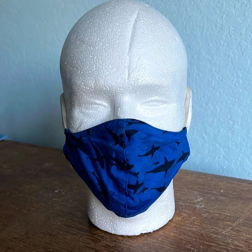 Package of 4 Kids Size Masks 😷 1- Reusable (Never Used) 3- Disposable